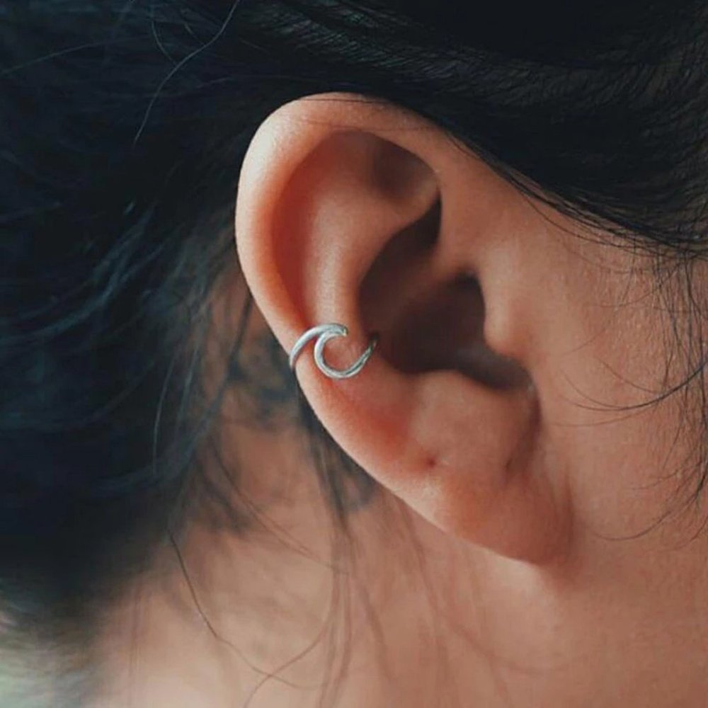 Ocean Wave Ear Cuff Crawler Fake Cartilage Earring in Gold - Picture 6 of 7